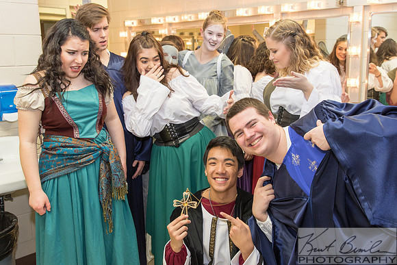 Hunchback-Backstage-9K6A2015-039